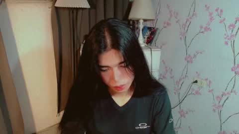 Snapshot of beautifultrixie chatting on 17, 12, 2025 TRIXIE online show from 17, 12, 2025