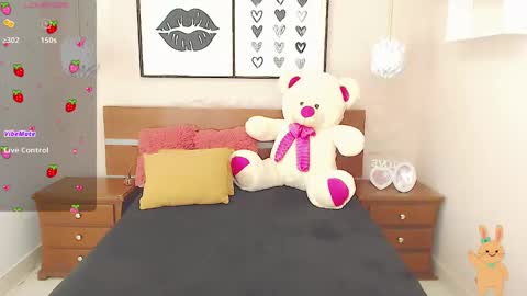 Snapshot of beautty_pink chatting on 15, 12, 2024 beautty_pink online show from 15, 12, 2024