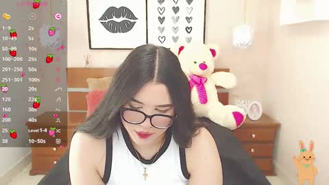 Snapshot of beautty_pink chatting on 8, 1, 2025 beautty_pink online show from 8, 1, 2025