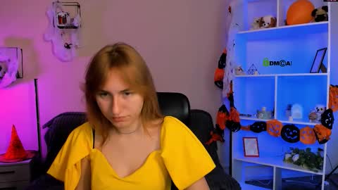 Snapshot of beauty_ginger chatting on 4, 11, 2025 beauty_ginger online show from 4, 11, 2025