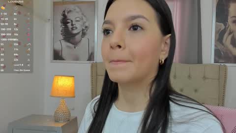 Snapshot of beautyari_ chatting on 4, 11, 2025 Ariana Reyes online show from 4, 11, 2025