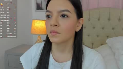 Snapshot of beautyari_ chatting on 24, 11, 2025 Ariana Reyes online show from 24, 11, 2025