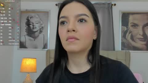 Snapshot of beautyari_ chatting on 25, 11, 2025 Ariana Reyes online show from 25, 11, 2025