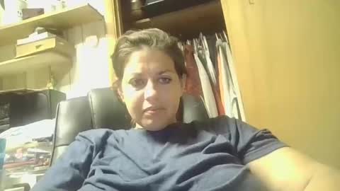 Snapshot of beccabee37 chatting on 12, 10, 2025 beccabee37 online show from 12, 10, 2025