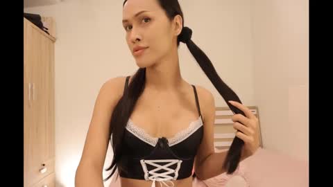 bee_thai online show from 6, 12, 2024