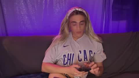 Roxy Runs Far online show from 3, 8, 2026
