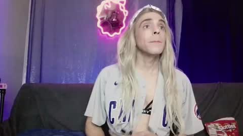 Roxy Runs Far online show from 3, 8, 2026
