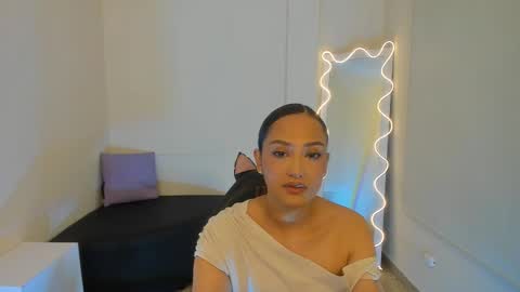 BELLA online show from 10, 9, 2025