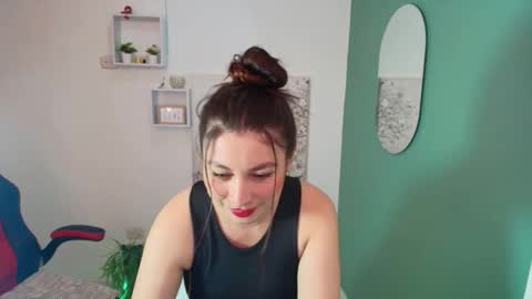 Snapshot of bella_99x chatting on 9, 10, 2025 Bel 3 online show from 9, 10, 2025
