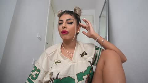 Emma  Bella online show from 14, 9, 2025