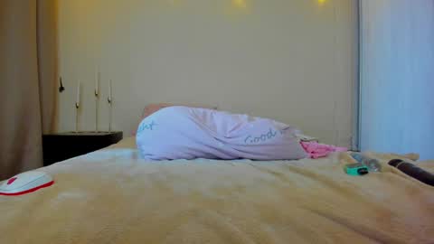 Snapshot of bella_foryou chatting on 15, 12, 2024 NastyaThere are legends that in this room all your wishes can come true  Private is Open online show from 15, 12, 2024