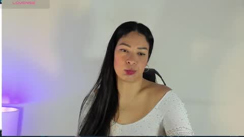 Snapshot of bella_hadid1_ chatting on 2, 3, 2025 Laura online show from 2, 3, 2025