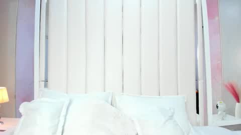 Snapshot of bella_miia_ chatting on 16, 10, 2025 Mia online show from 16, 10, 2025