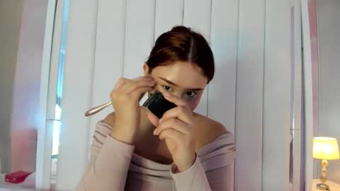 Snapshot of bella_miia_ chatting on 24, 10, 2025 Mia online show from 24, 10, 2025