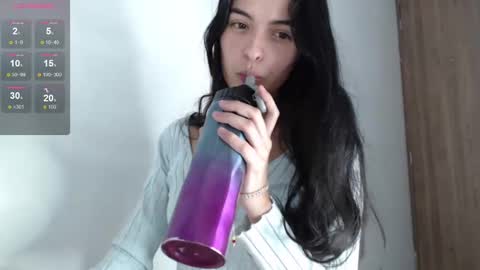 Snapshot of bella_musee chatting on 20, 12, 2024   online show from 20, 12, 2024