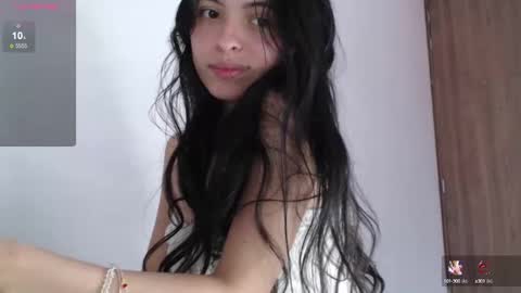 Snapshot of bella_musee chatting on 30, 12, 2024   online show from 30, 12, 2024