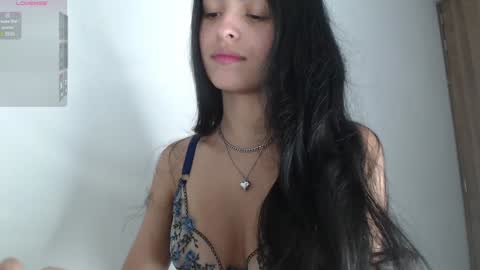 Snapshot of bella_musee chatting on 8, 1, 2025   online show from 8, 1, 2025