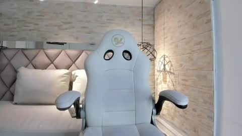  BELLA  online show from 4, 3, 2026