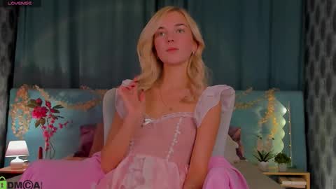 Bella online show from 9, 10, 2025