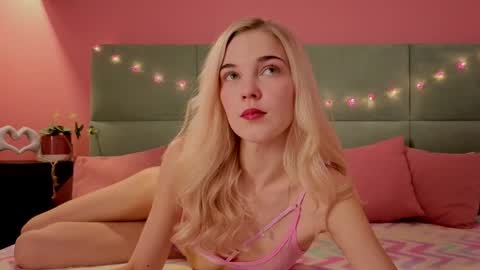 Snapshot of bella_stewarttt chatting on 2, 5, 2026 Bella NEW ROOM online show from 2, 5, 2026