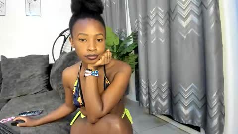 Snapshot of bella_thequeen chatting on 11, 6, 2026 Bella sweetpea online show from 11, 6, 2026