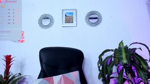 Snapshot of bella_thorne3 chatting on 23, 1, 2025 Bella online show from 23, 1, 2025