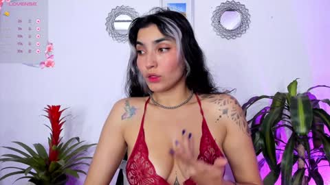 Snapshot of bella_thorne3 chatting on 25, 1, 2025 Bella online show from 25, 1, 2025