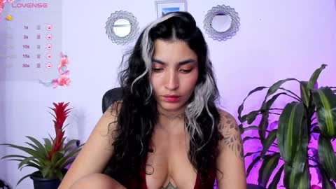 Snapshot of bella_thorne3 chatting on 9, 2, 2025 Bella online show from 9, 2, 2025