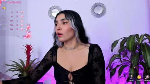 Snapshot of bella_thorne3 chatting on 7, 3, 2025 Bella online show from 7, 3, 2025