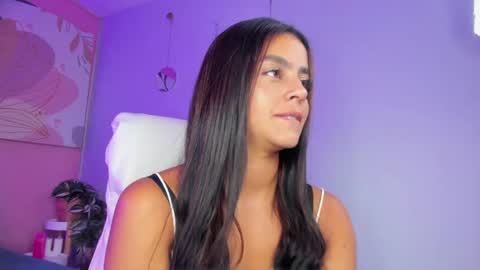 Snapshot of bella_walker_ chatting on 12, 9, 2025 BELLA online show from 12, 9, 2025