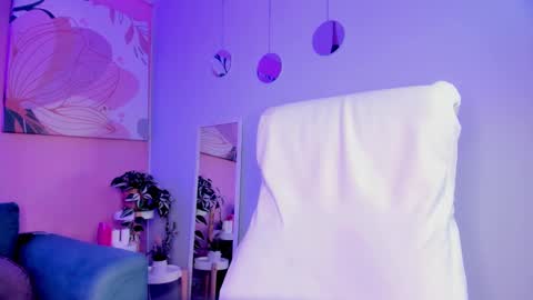 Snapshot of bella_walker_ chatting on 17, 9, 2025 BELLA online show from 17, 9, 2025