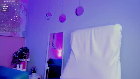 Snapshot of bella_walker_ chatting on 1, 10, 2025 BELLA online show from 1, 10, 2025