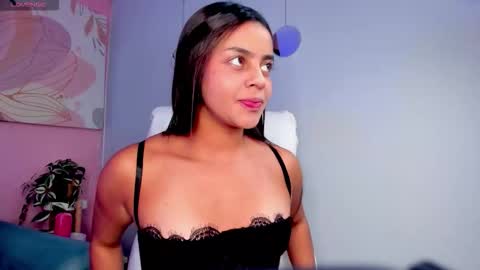 Snapshot of bella_walker_ chatting on 4, 10, 2025 BELLA online show from 4, 10, 2025