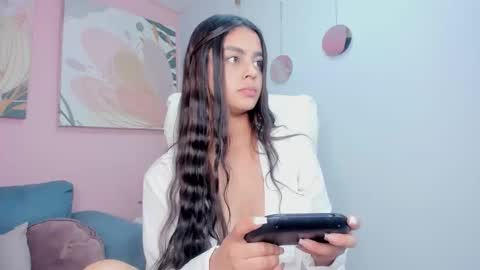 Snapshot of bella_walker_ chatting on 15, 11, 2025 BELLA online show from 15, 11, 2025