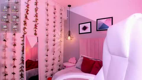 Snapshot of bella_walker_ chatting on 26, 11, 2025 BELLA online show from 26, 11, 2025