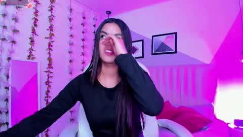 Snapshot of bella_walker_ chatting on 3, 12, 2025 BELLA online show from 3, 12, 2025