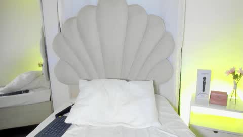 Bella Dajud online show from 25, 3, 2026