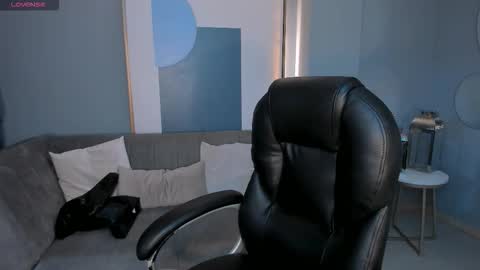  Bella C  online show from 18, 12, 2025