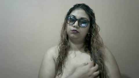 Snapshot of bellachow10 chatting on 17, 10, 2025 bellachow10 online show from 17, 10, 2025