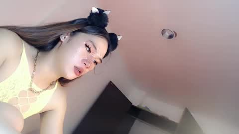 Snapshot of bellafucks1 chatting on 15, 12, 2024 Bella rowt online show from 15, 12, 2024