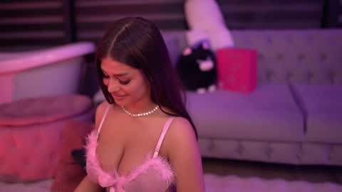 Snapshot of bellanoirre chatting on 23, 11, 2025 Bella online show from 23, 11, 2025