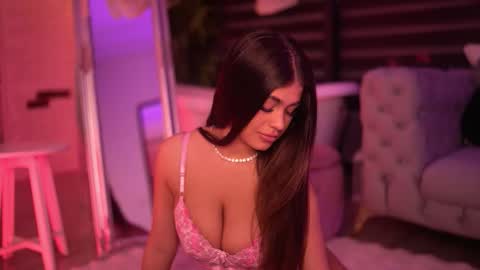 Snapshot of bellanoirre chatting on 2, 12, 2025 Bella online show from 2, 12, 2025