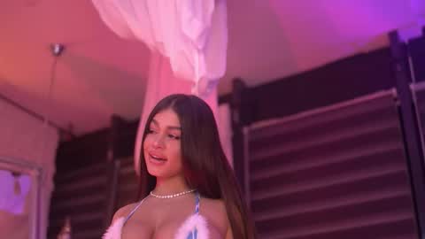 Snapshot of bellanoirre chatting on 4, 12, 2025 Bella online show from 4, 12, 2025