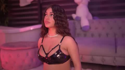 Snapshot of bellanoirre chatting on 5, 12, 2025 Bella online show from 5, 12, 2025