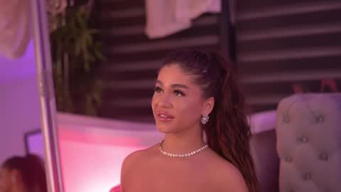 Snapshot of bellanoirre chatting on 13, 12, 2025 Bella online show from 13, 12, 2025