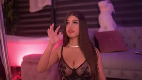 Snapshot of bellanoirre chatting on 15, 12, 2025 Bella online show from 15, 12, 2025