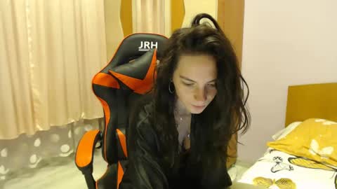 bellaqueen0701 online show from 16, 2, 2025