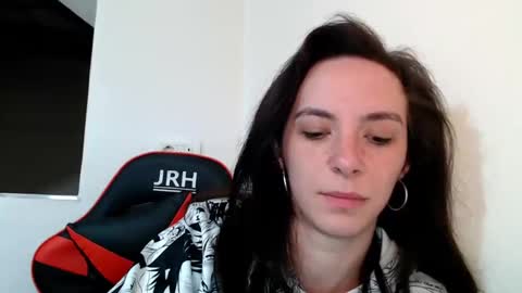 bellaqueen0701 online show from 5, 3, 2025