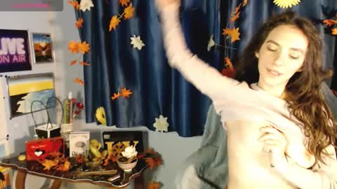 bellaqueen0701 online show from 3, 10, 2025