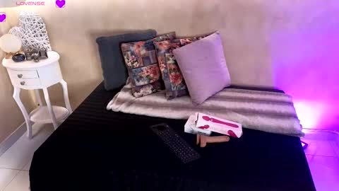 bellarooux online show from 15, 12, 2025